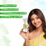 Mamaearth With Vitamin C Walnut For Skin Illumination Face Scrub 100g - Image 2